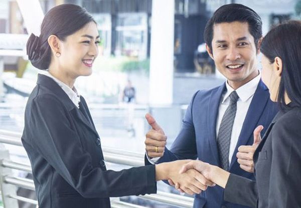 Góc khuất của nghề phiên dịch cho idol: Bị ép giá và quỵt tiền