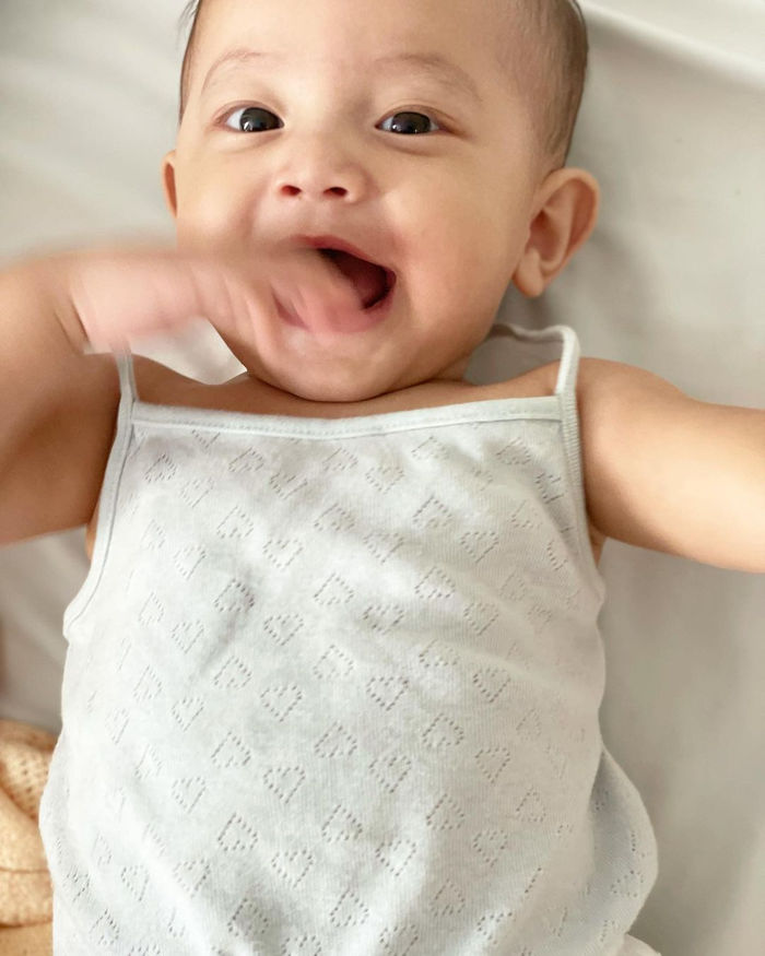 Hà Hồ than con gái có cái nết giống mẹ: Khó ăn khó ở quá nàng nhé