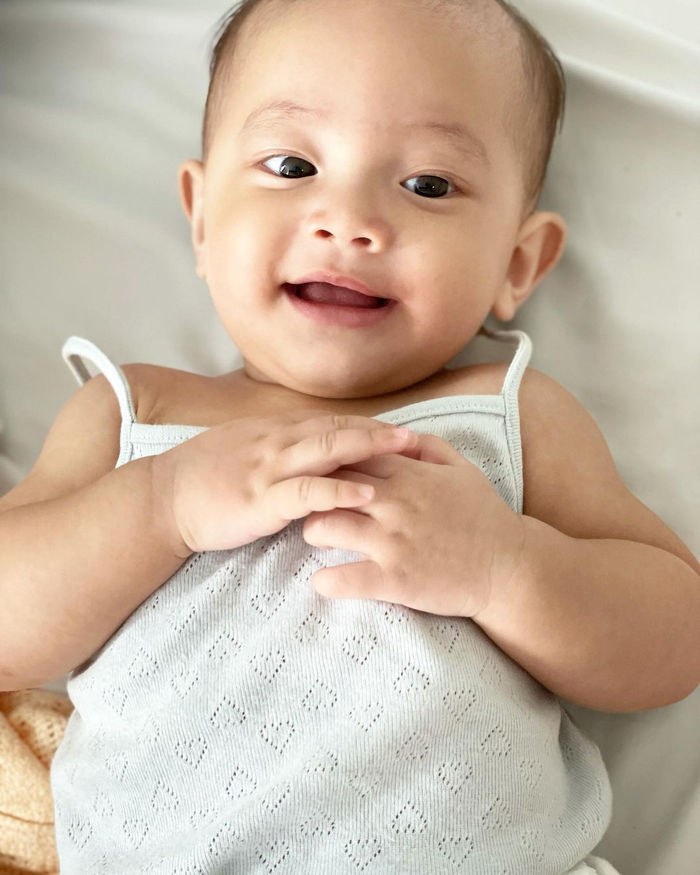 Hà Hồ than con gái có cái nết giống mẹ: Khó ăn khó ở quá nàng nhé