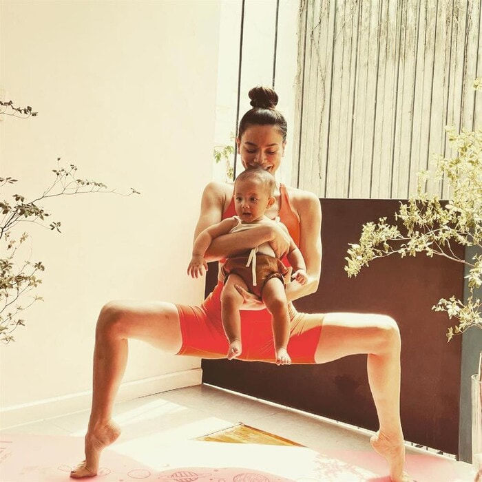 Hà Hồ thỏa mơ ước được tập yoga cùng ái nữ