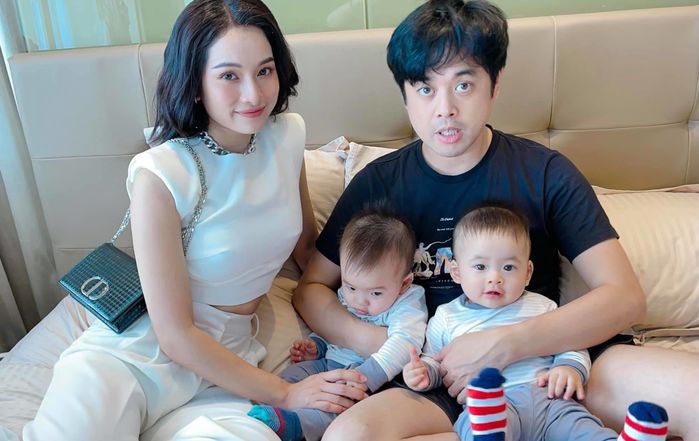 Hai quý tử sinh đôi của Dương Khắc Linh cũng kiếm tiền từ sớm