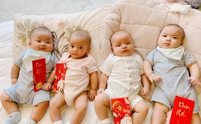 Hai quý tử sinh đôi của Dương Khắc Linh cũng kiếm tiền từ sớm