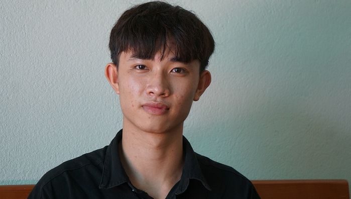 Hai thủ khoa đặc biệt: người lớn lên từ hàng rau mẹ, người ngoại nuôi