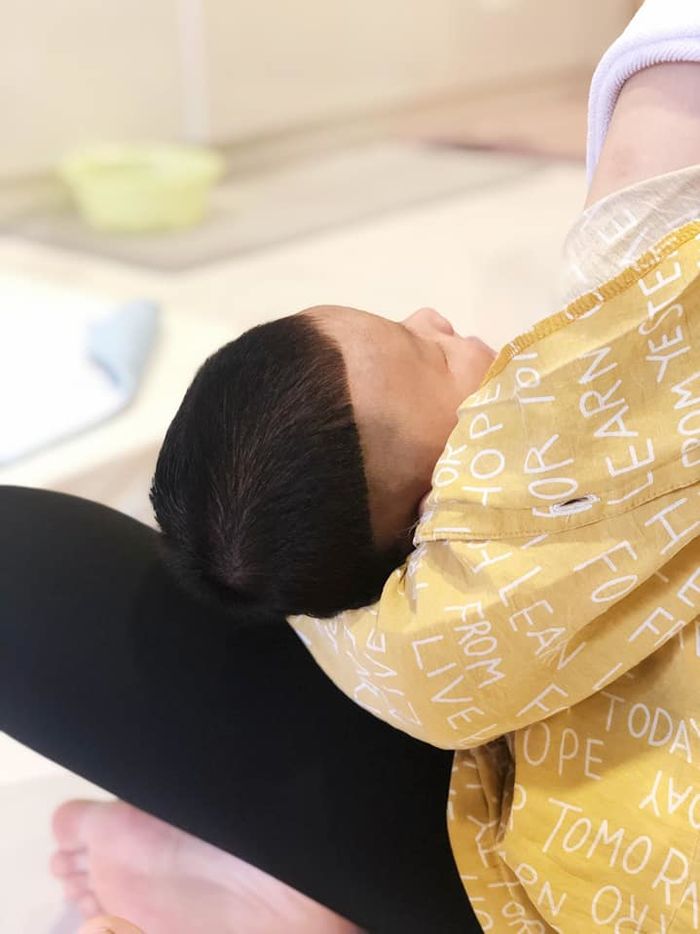 Hoà Minzy cắt tóc cho quý tử: kiểu này thì cần gì đi salon nữa Bo ơi!