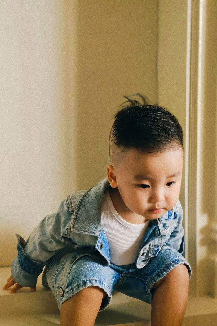 Hoà Minzy cắt tóc cho quý tử: kiểu này thì cần gì đi salon nữa Bo ơi!