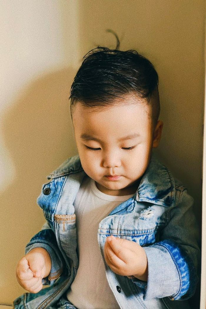 Hoà Minzy cắt tóc cho quý tử: kiểu này thì cần gì đi salon nữa Bo ơi!