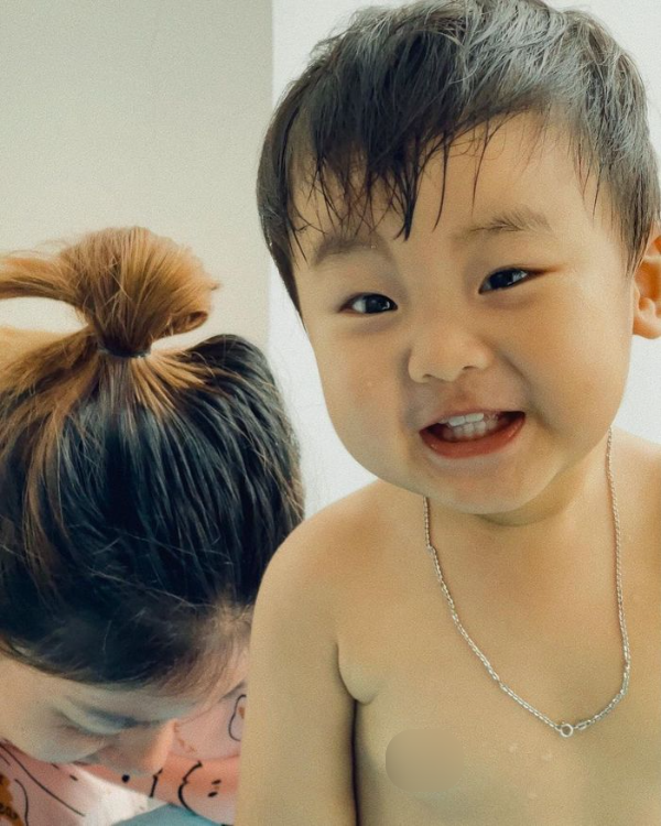Hòa Minzy chính thức hé lộ tên thật của quý tử sắp lên 2 tuổi