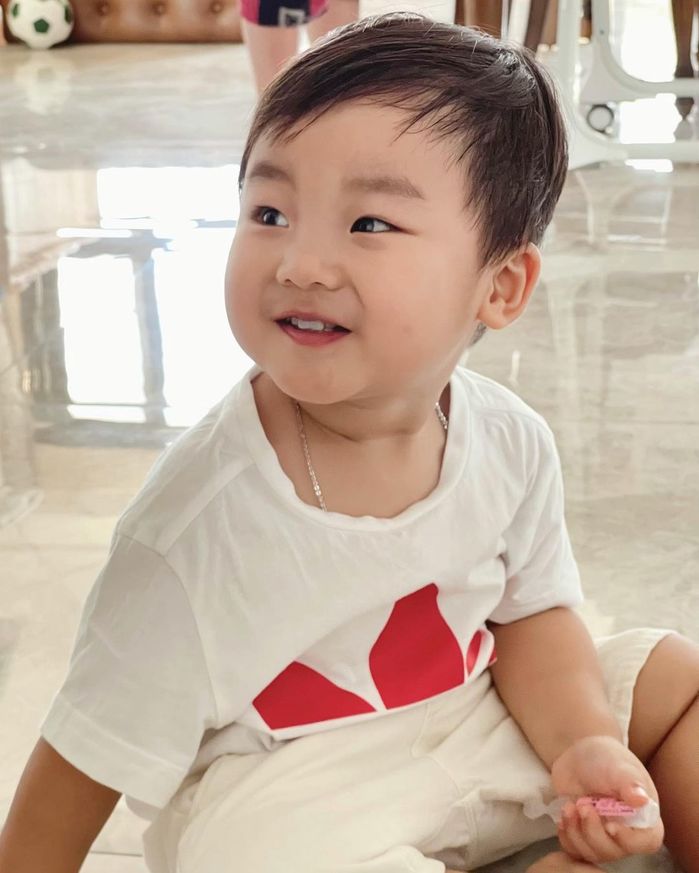 Hòa Minzy chính thức hé lộ tên thật của quý tử sắp lên 2 tuổi