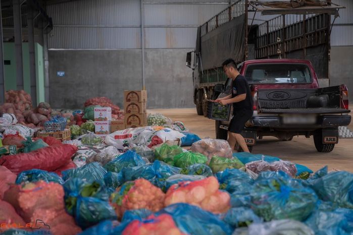 Hơn 40 tấn rau củ ủng hộ Sài Gòn: Vì đất này nuôi con tôi thành tài