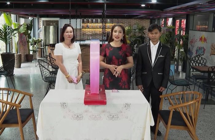 Bà cô U50 đi hẹn hò mà hỏi đàng trai không thiếu câu gì về tài sản