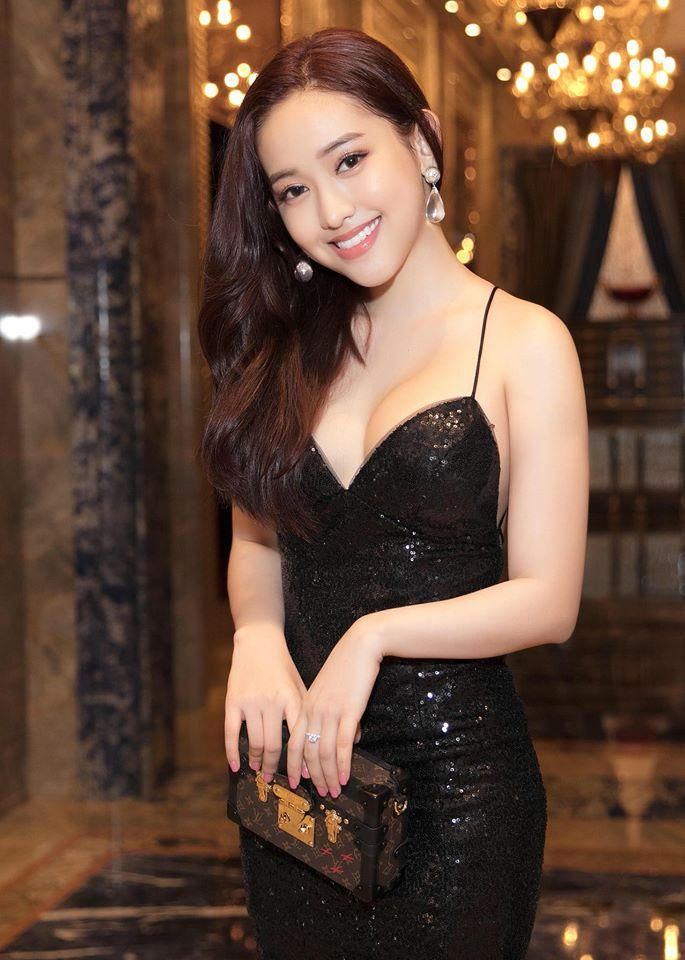 Hot girl Cà Mau Thúy Vi sau 6 năm: Mặt một nét, gu ăn mặc kém sang