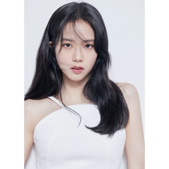 Idol crush đồng nghiệp: Jungkook mê IU nhưng IU lại mê người có vợ