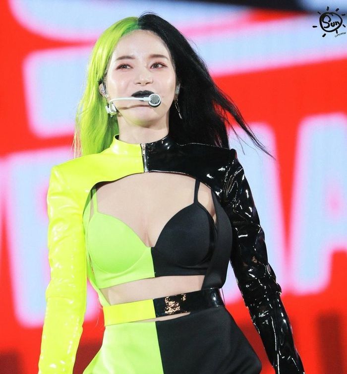 Idol Kpop dám phá bỏ mọi quy chuẩn về cái đẹp: G-Dragon sơn móng tay
