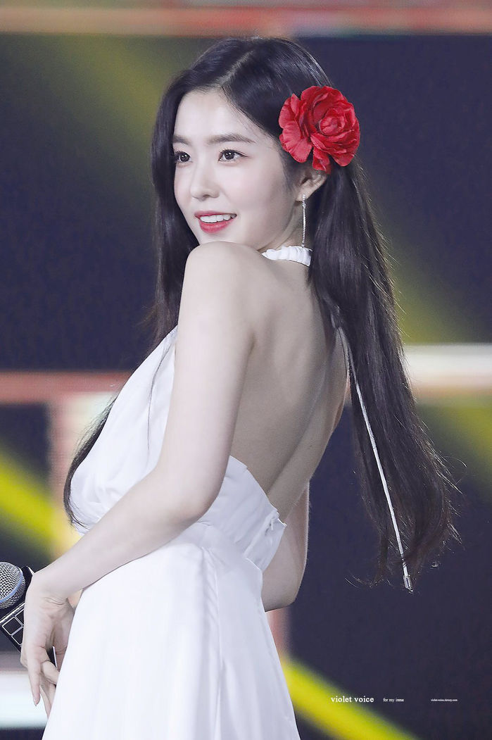 Jennie khoe rãnh lưng đẹp, fan chỉ ra loạt sao nữ gợi cảm ngang cơ