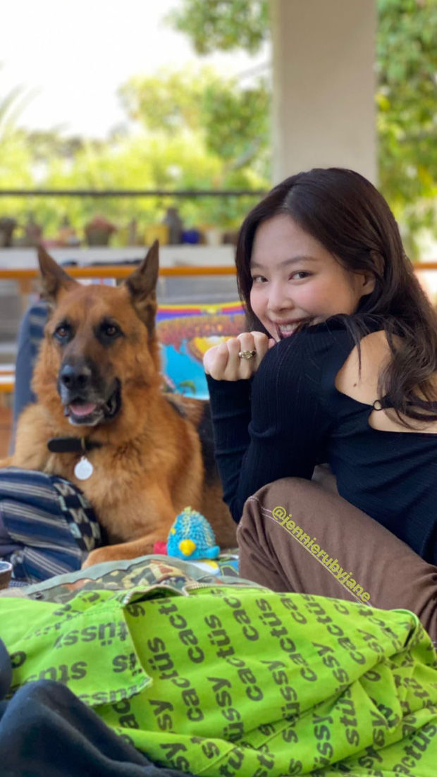 Jennie khoe rãnh lưng đẹp, fan chỉ ra loạt sao nữ gợi cảm ngang cơ