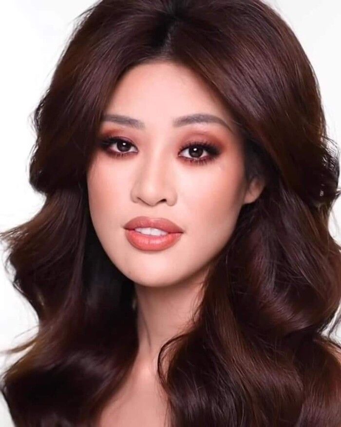 Khánh Vân lộ mặt mộc nhợt nhạt, lột xác nhờ chuyên gia make-up quốc tế