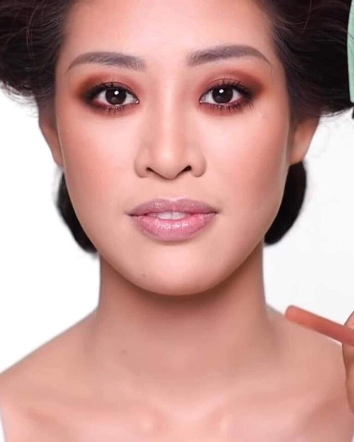 Khánh Vân lộ mặt mộc nhợt nhạt, lột xác nhờ chuyên gia make-up quốc tế