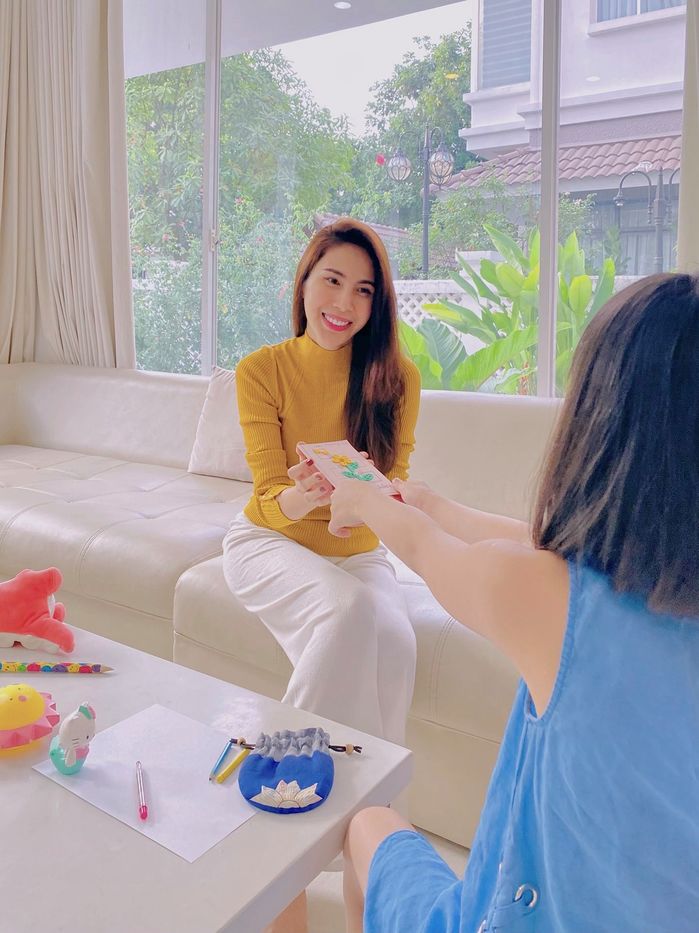 Khổ trăm bề khi làm con của nghệ sĩ: ái nữ nhà Mạc Văn Khoa bị chê