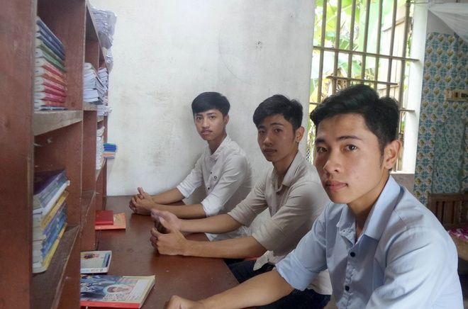 Ba anh em sinh 3 ở Nghệ An đậu cùng ĐH, tốt nghiệp sĩ quan cùng lúc