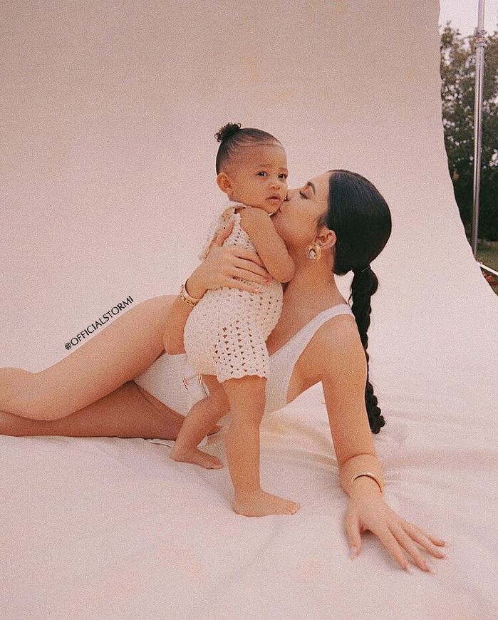 Kylie Jenner 1997: Tỷ phú trẻ nhất thế giới, có con gái cực đáng yêu
