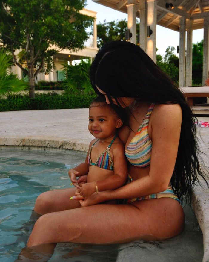 Kylie Jenner 1997: Tỷ phú trẻ nhất thế giới, có con gái cực đáng yêu