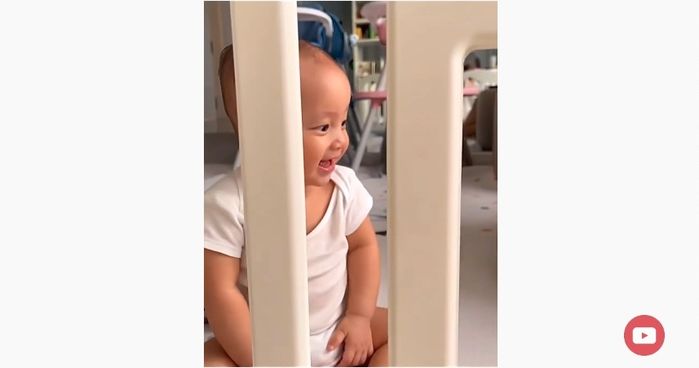 Lisa bị bắt trọn khoảnh khắc cười bung nóc: Leon mất vị trí độc tôn