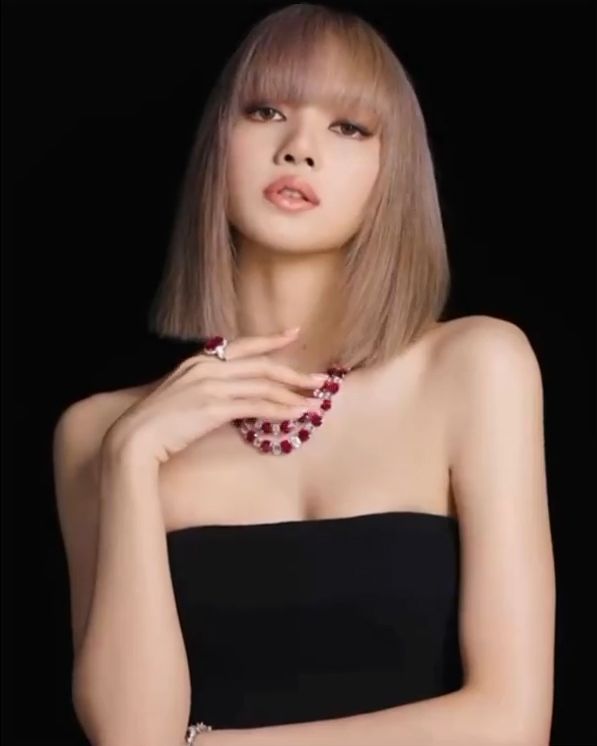 Lisa, Jennie... chứng minh đẳng cấp để tóc thẳng đừ vẫn khí chất