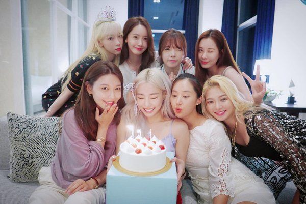 Loạt định kiến khó hiểu, kì quặc người ngoài áp đặt lên idol Kpop