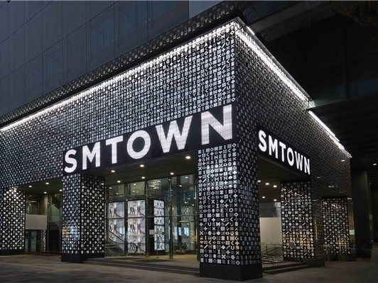Loạt kí ức ghi lại mặt trái của các công ty quản lí Kpop: Có cả SM