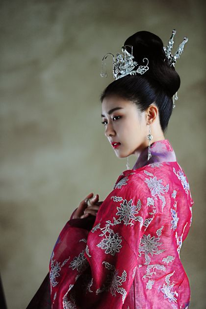 Loạt mỹ nhân cổ trang xứ Hàn đỉnh nhất: IU, Kim Yoo Jung miễn chê