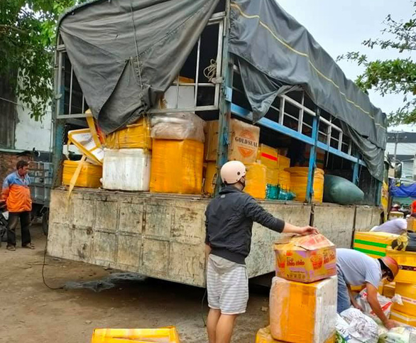 Thực phẩm tiếp tế từ Đà Lạt đến SG hỏng hết vì 3 ngày chưa đến nơi