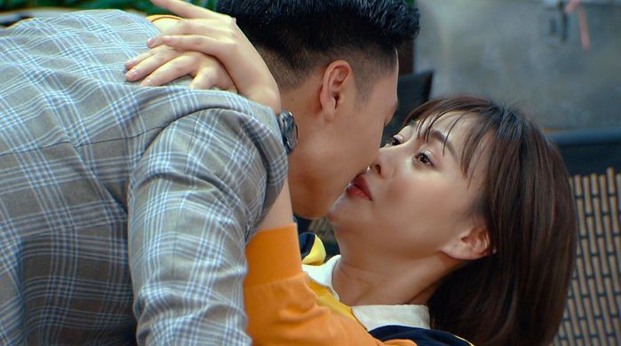 Mạnh Trường: Không gặp riêng bạn diễn nữ cho vợ đỡ lăn tăn!