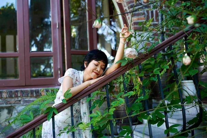 MC Thảo Vân khoe ngoại hình ở tuổi U60 khiến dân mạng xôn xao