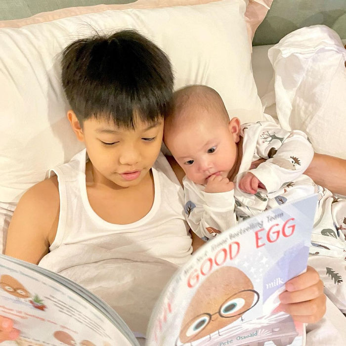 Mê anh hai Subeo như điếu đổ, Lisa và Leon đều bám như sam