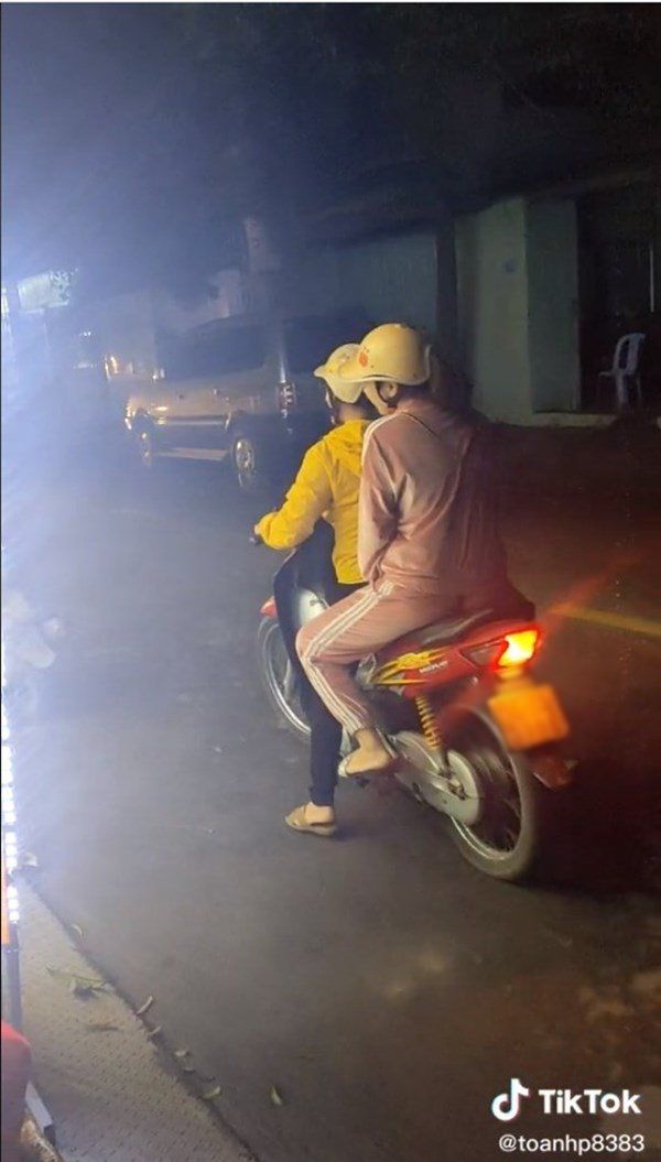 Mẹ chồng nhà người ta: Vệ sinh vùng kín sau sinh cho dâu không nề hà