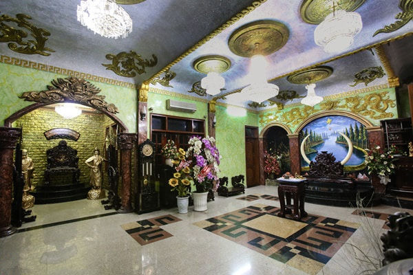 Mẹ ruột qua đời, từ nay Ngọc Sơn cô độc trong biệt thự bề thế