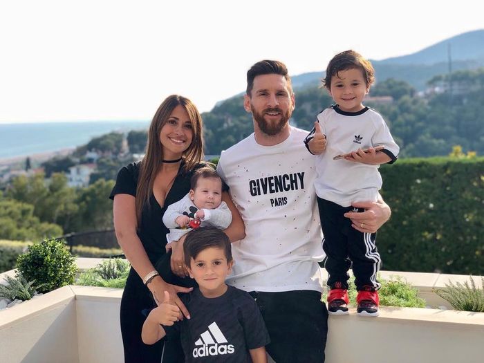Thành công của đàn ông luôn có bóng dáng vợ: Messi xem vợ là nhất