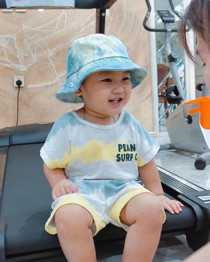Mới 2 tuổi, quý tử nhà Hoà Minzy đã có trí nhớ siêu phàm