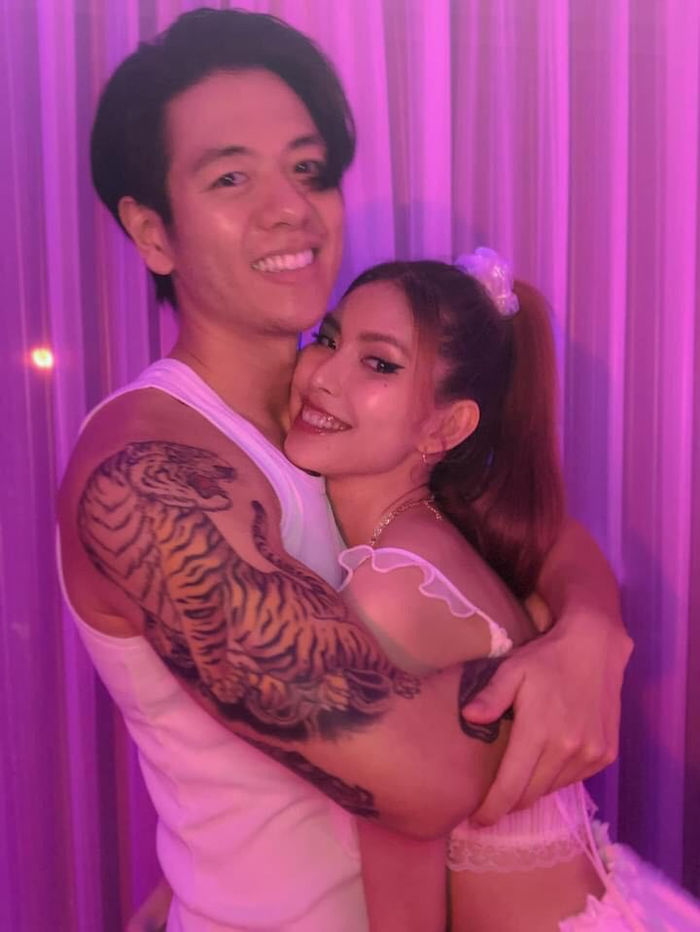 Mới hẹn hò, Thùy Dương và nam thần Người Ấy Là Ai quấn quýt không rời
