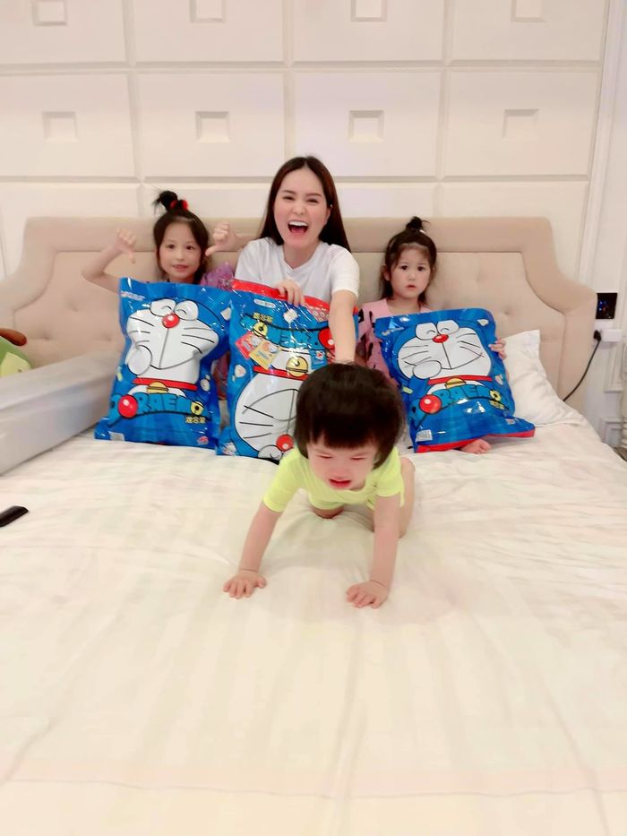 Mua nhà kiểu đại gia: Đoàn Di Băng tập con lối sống chanh sả