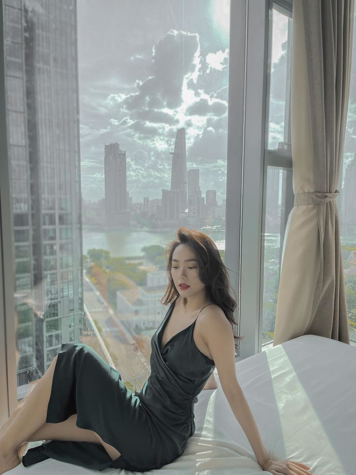 Mua nhà kiểu đại gia: Đoàn Di Băng tập con lối sống chanh sả