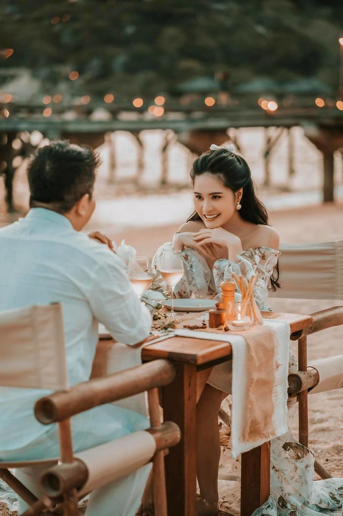 Mua nhà kiểu đại gia: Đoàn Di Băng tập con lối sống chanh sả