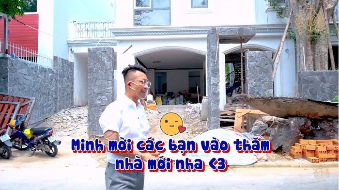 Mua nhà kiểu đại gia: Đoàn Di Băng tập con lối sống chanh sả