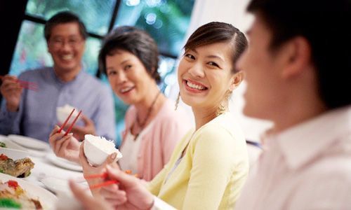 Muốn đưa họ ngoại vào tên con nhưng chồng bảo: Ngoại liên quan gì