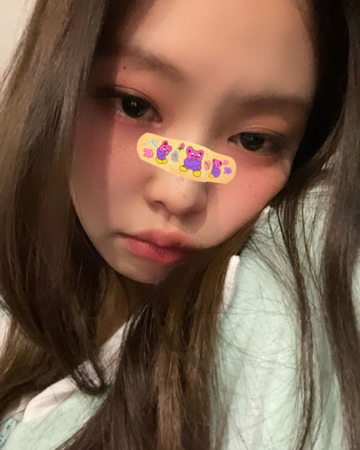 Karina tự sướng gây sốt, fan khui lại ảnh selfie của loạt idol nữ