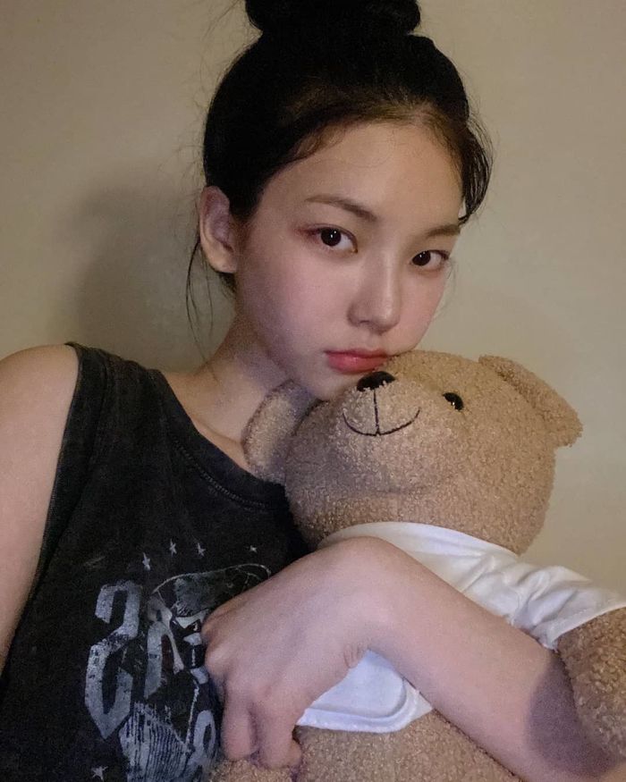 Karina tự sướng gây sốt, fan khui lại ảnh selfie của loạt idol nữ