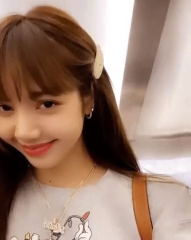 Ngắm loạt phụ kiện tóc của idol Hàn: Nhỏ mà giá toàn chục triệu đồng