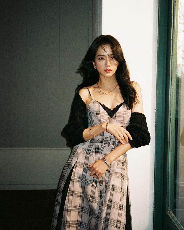 Ngắm loạt phụ kiện tóc của idol Hàn: Nhỏ mà giá toàn chục triệu đồng