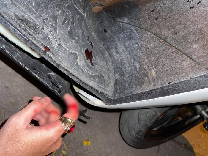 Gặp 2 tên cướp giật túi xách, thanh niên truy đuổi lấy lại tài sản