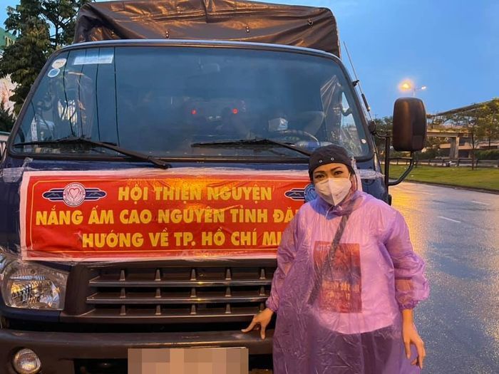 Ngô Thanh Vân và tình trẻ cùng kêu gọi quyên góp mua máy thở